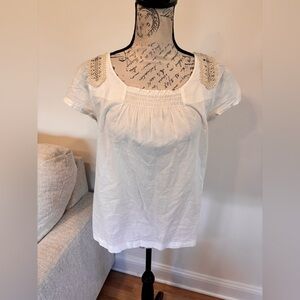 J. Crew white top featuring delicate lace details on the shoulders size XS